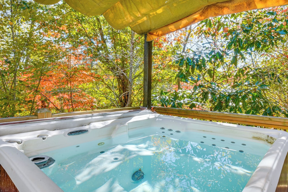 Hot Tub, Deck & Grill: Secluded Cabin in Clayton view 3