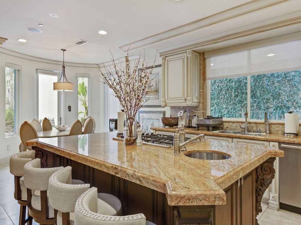 Robmar Mansion - Beverly Hills Mediterranean Estate With Pool & Sport Court