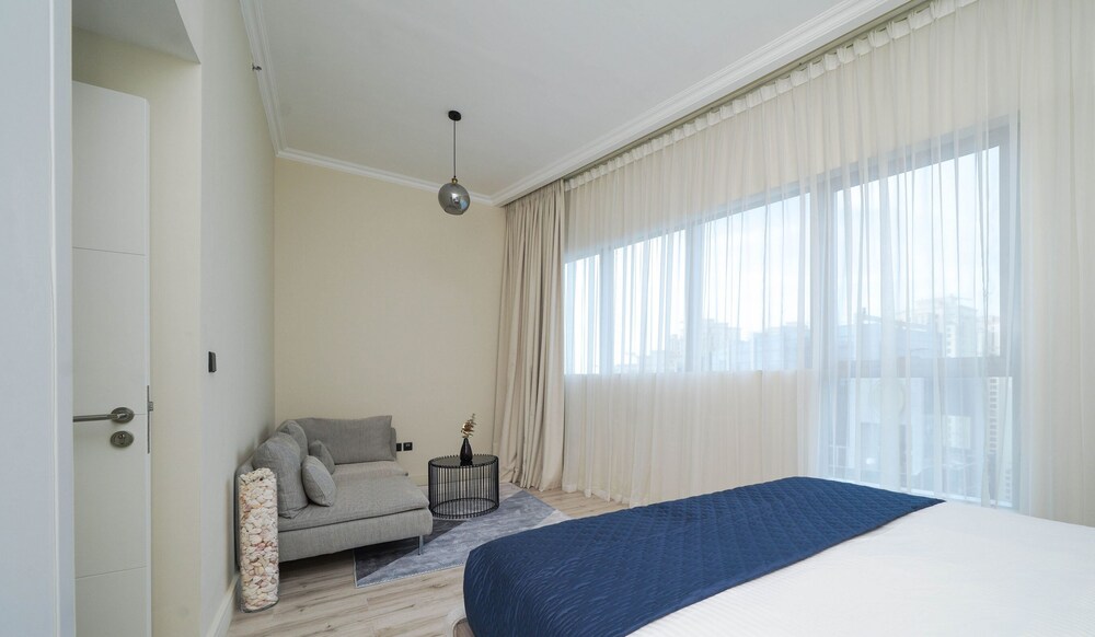 Chic Marina View Living in a Two Bedroom — hotel room