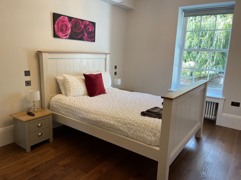 Stunning and Luxurious Manor House Holiday Home view 3