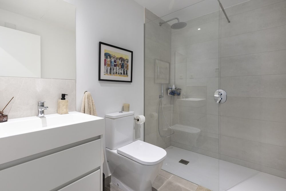 Luxury Apartment With Garden in Higueron