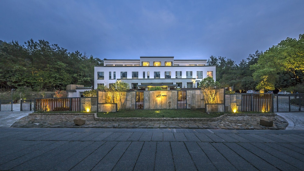 The Lucid Resort