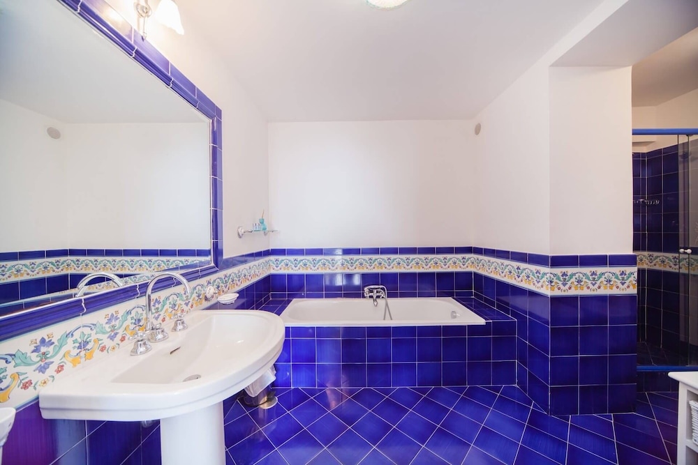 Villacore Capri