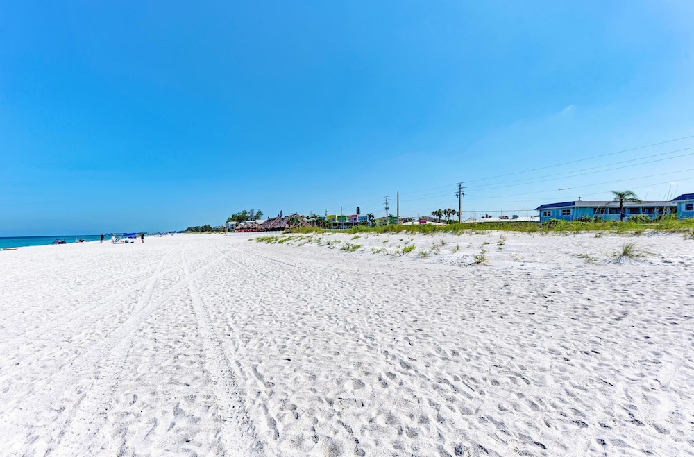 Anna Maria Island Beach Sands 202-private Beach Access-heated Pool