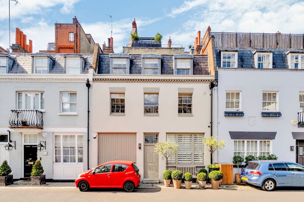Luxe 4-bed Mews Home - 10 min to Harrods