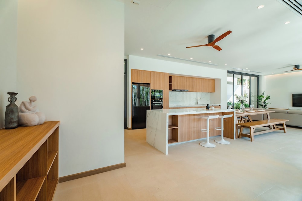 Modern Tropical Pool Villa - Saiyuan