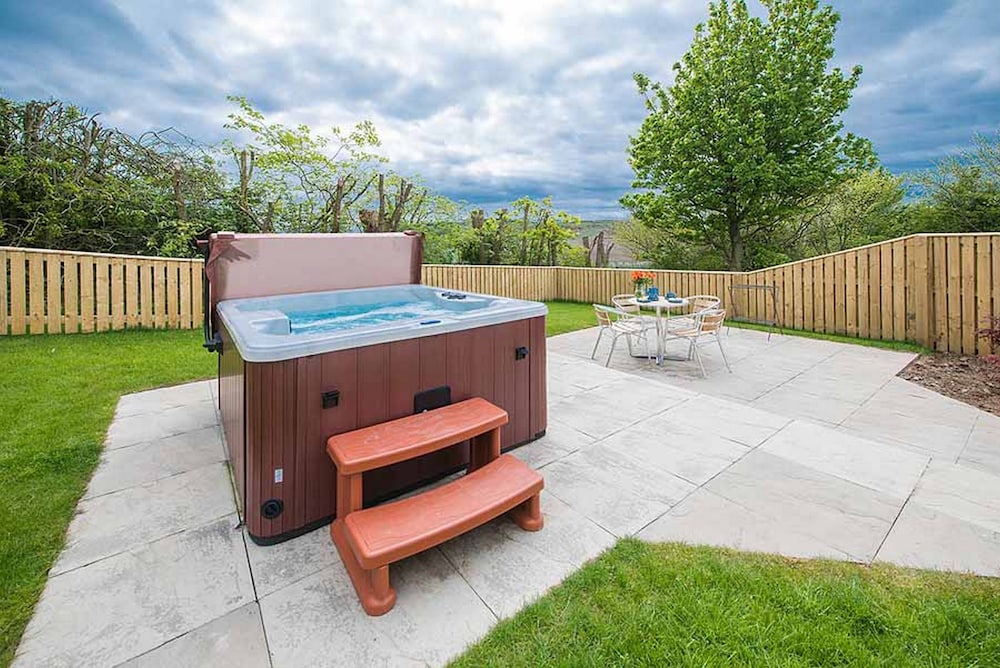 Maple Cottage With Hot Tub Near Cupar, Fife