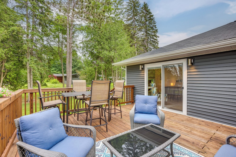 Bring Your Boat! Little Traverse Lake Getaway
