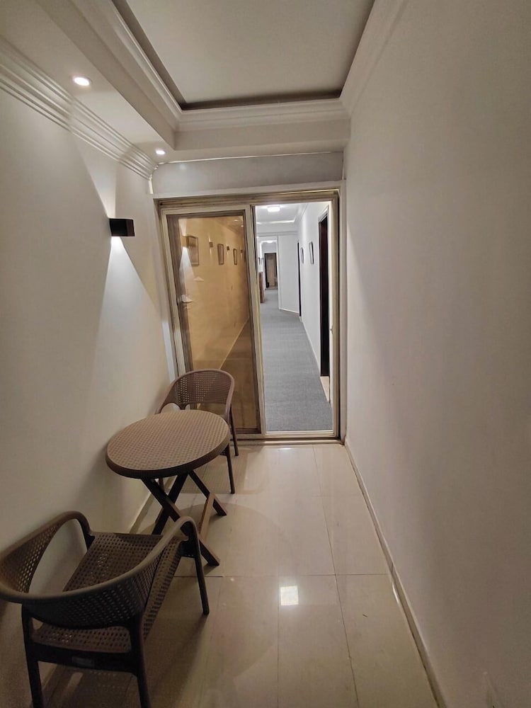 Pearl pyramids Inn