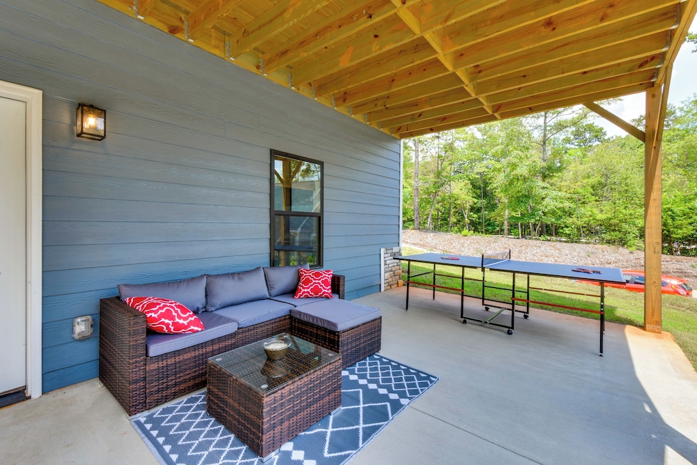 Boat Dock + Lake Hartwell Access: Family Getaway!