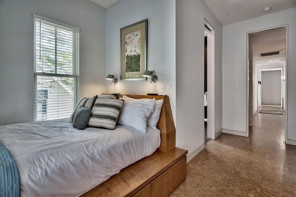 The White House of Watercolor 4 Bedroom Holiday Home by Five Star Properties