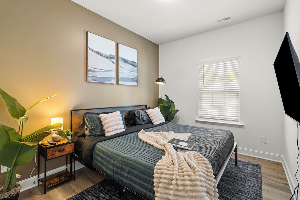 Luxe 3BR Townhouse to Uptown Charlotte