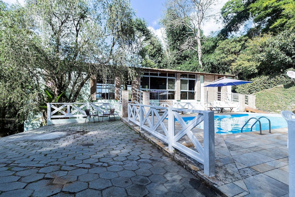 Chácara com Piscina a 40 min de SP