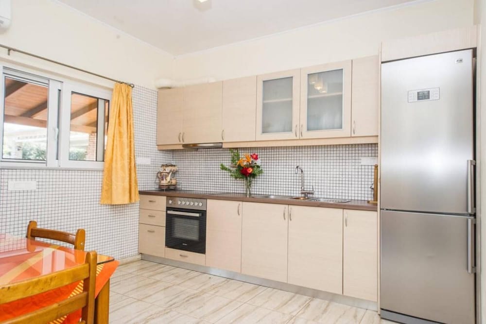 Comfy Nest in a Garden 1 5km to the Sandy Beach view 3