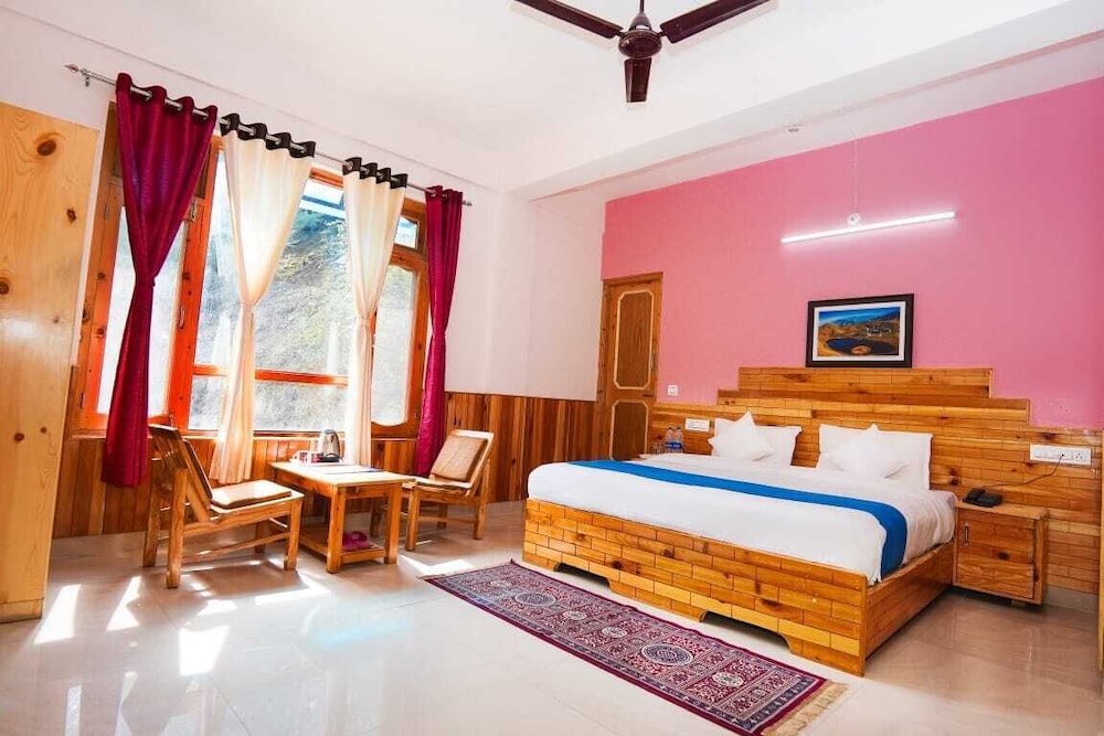 Near Mountain Hotel Hidden Heaven Shimla