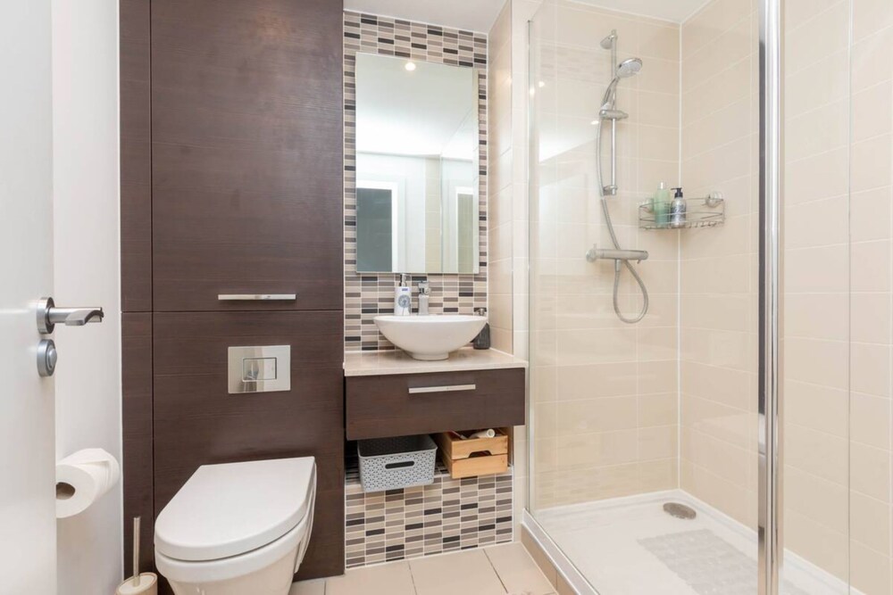 Spacious 2 Bedroom Flat With City Views in Bermondsey
