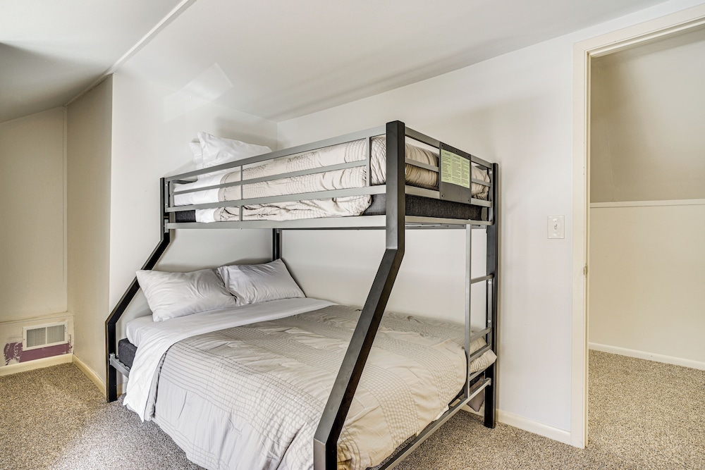 2 Mi to Road America: Pet-friendly Duplex!