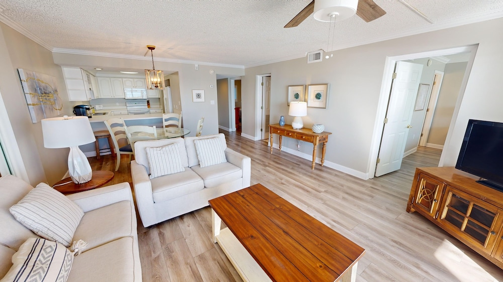 Beach House 202a 2 Bedroom Condo