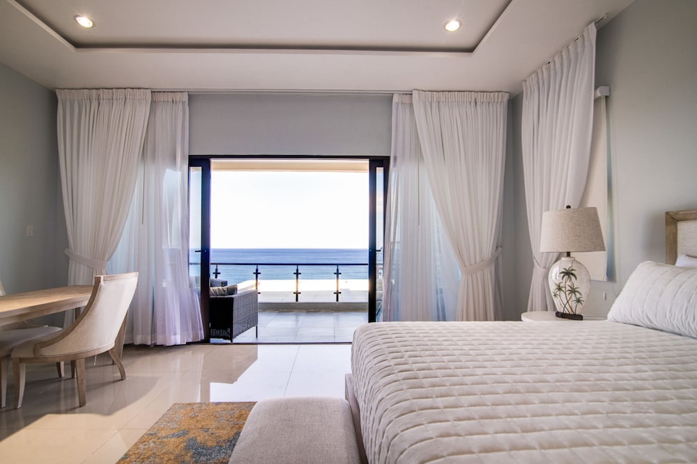 Luxury Oceanfront Villa Fully Staffed Pool Jacuzzi Movie Theatre