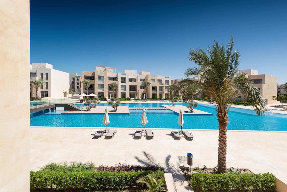 Xuru Stays I Exotic 1bdr w/ Outdoor Terrace Pool & Beach Access