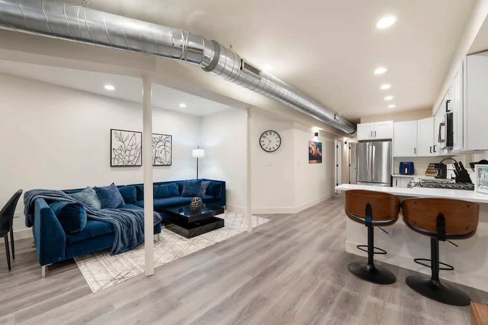 Luxury 2BR 2BA in Wicker Park