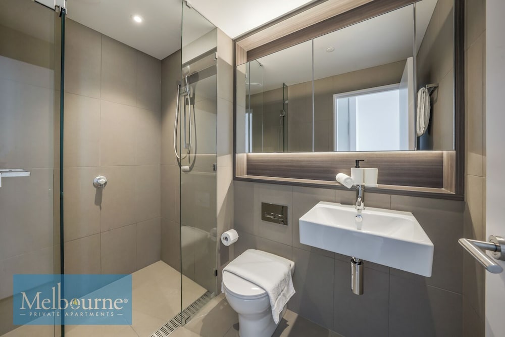 Melbourne Private Apartments - Stadium and Harbour Views