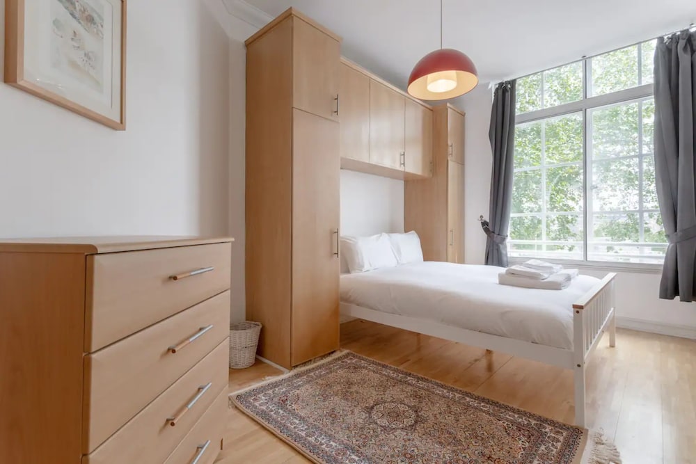Large & Central 2BD Flat - Tower Hill