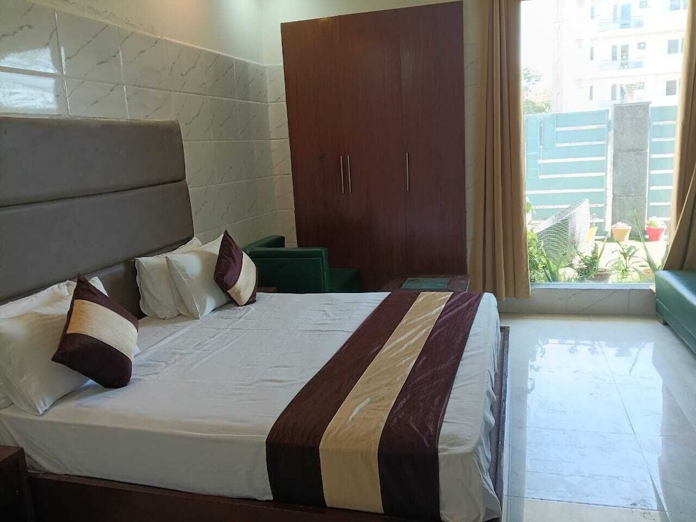 Hotel Florence and Banquets By Elite Sol