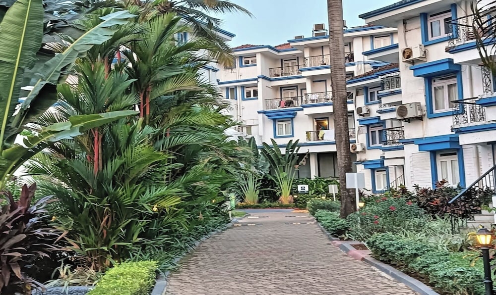 Fabhotel Park Grand Royal Palms