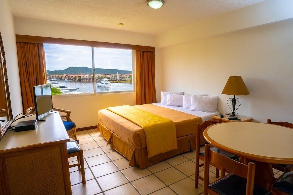 Aqua Vi Marina Hotel & Suites
