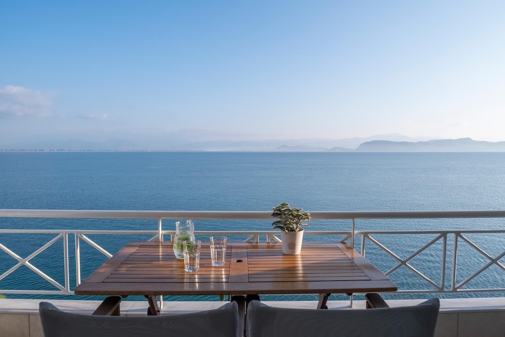 Meli Apartments & Villas