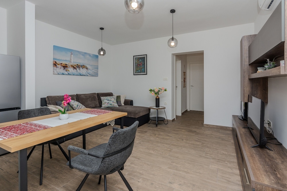 Apartment Mutak
