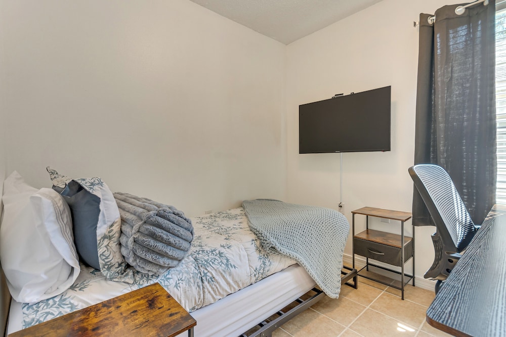 3 Mi to Beach: Quiet Gulf Breeze Gem Near Dtwn