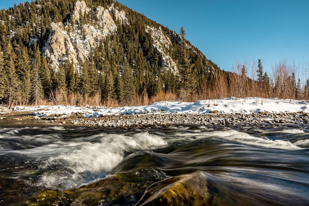 Gallatin River Lodge
