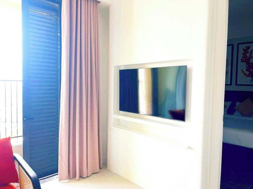 2 Bedrooms Apartment In Sunset Town
