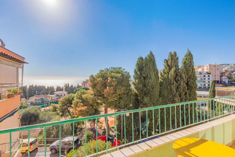 Tennis Flat With Sea View by Wonderful Italy