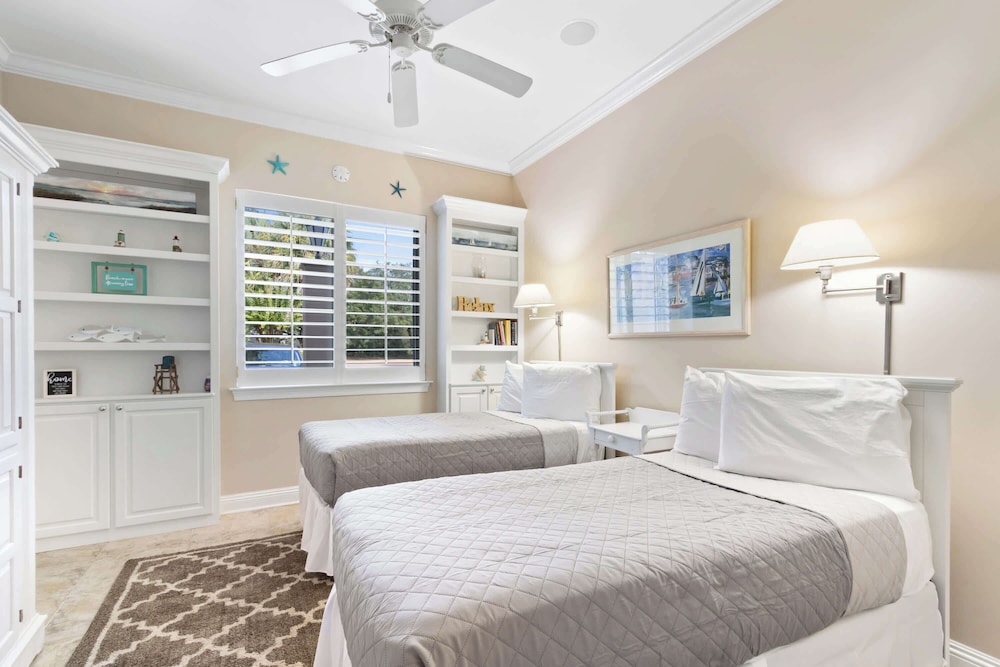Luxury 3 Bed 3 Bath Resort Beaches Pool Golf