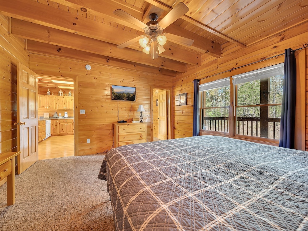 Ern860 - Cozy Bear Overlook 4 Bedroom Cabin