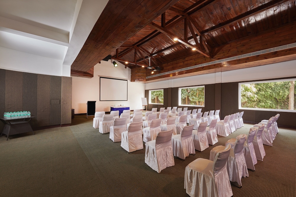 Aacorn Hideaway Resort & Spa