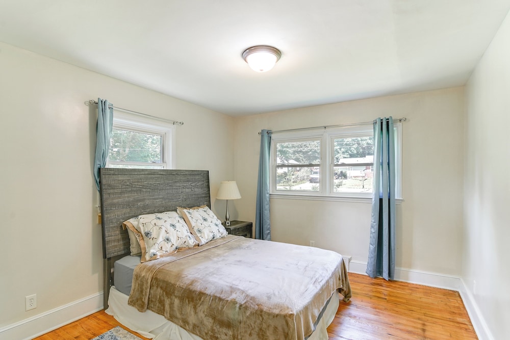 6 Mi to Uptown: Pet-friendly Home in Charlotte