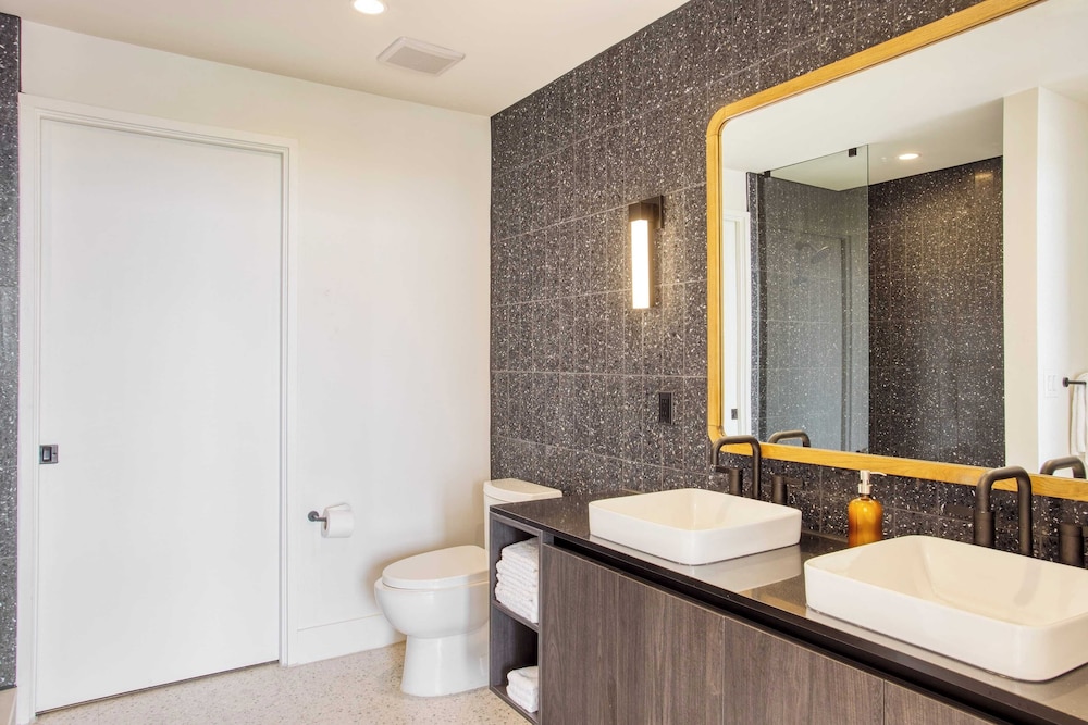 New Austin High Rise Near DT Luxe Amenities, Rooftop Pool, Gym+yoga Studio