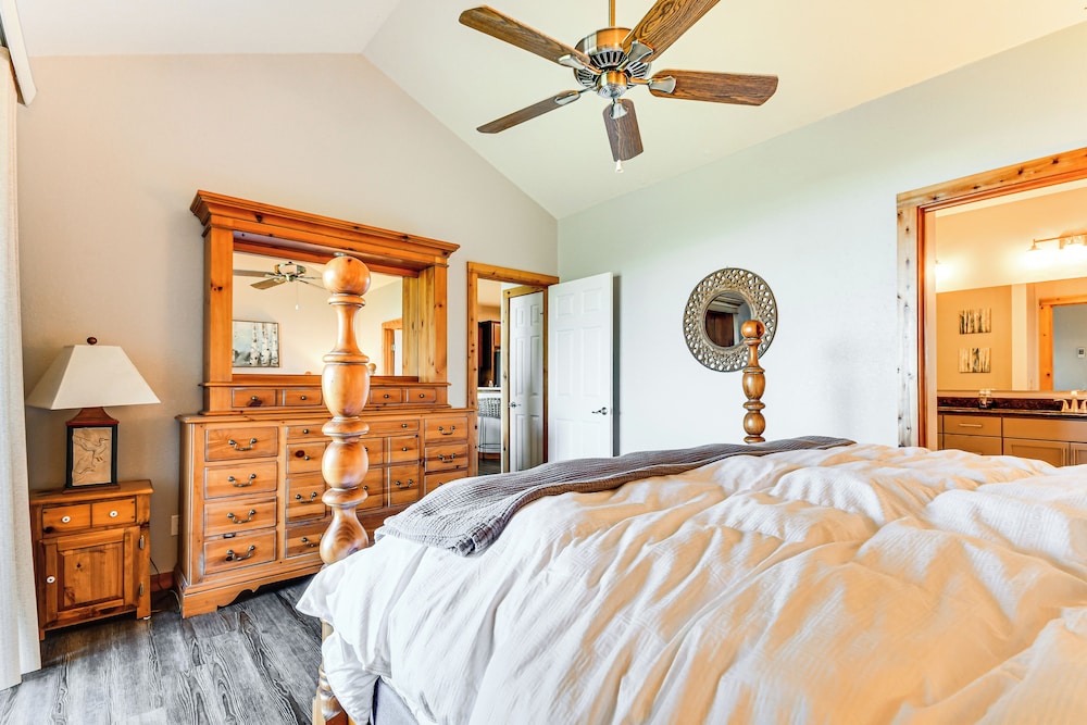 Condo w/ Private Balcony 6 Mi to Pisgah NF!