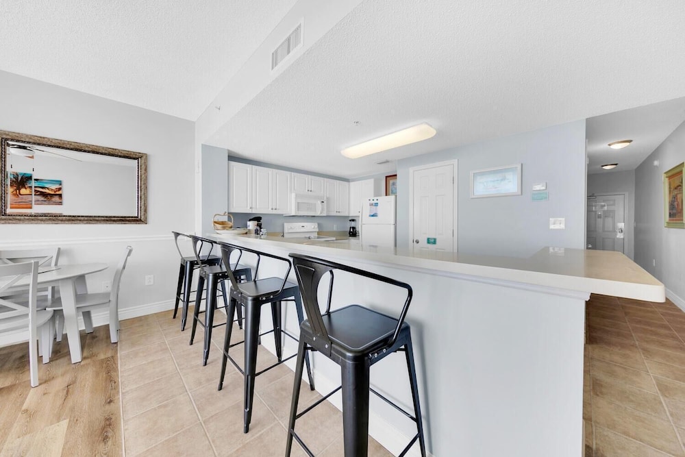 Majestic Beach Towers 1-1213