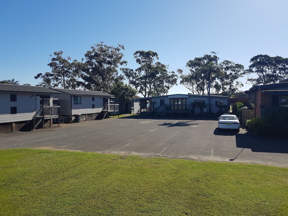Bentley Waterfront Motel & Cottages