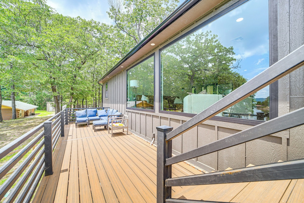 Family Fun! Lake Eufaula Home w/ Wraparound Deck