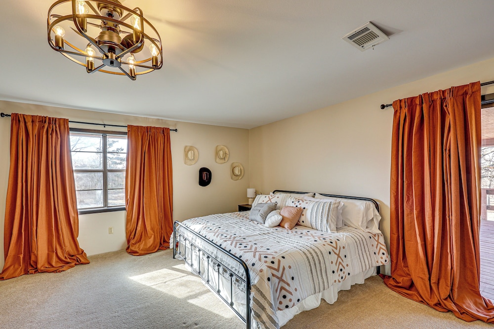 4 Mi to Lake Access: Pet-friendly Home in Bismarck