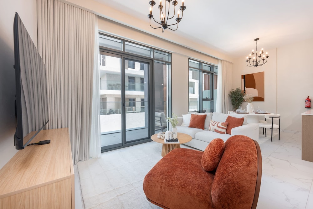 Contemporary 2BR in Azizi Greenfield - Meydan