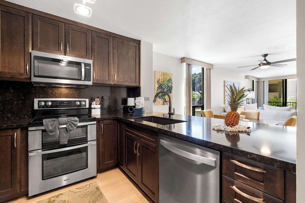 Oceanfront Island Living - Beautiful Kona Condo for Extended Stays - Vrkcv