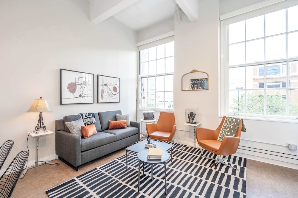 The 333 Suites 301 - Suite for 6