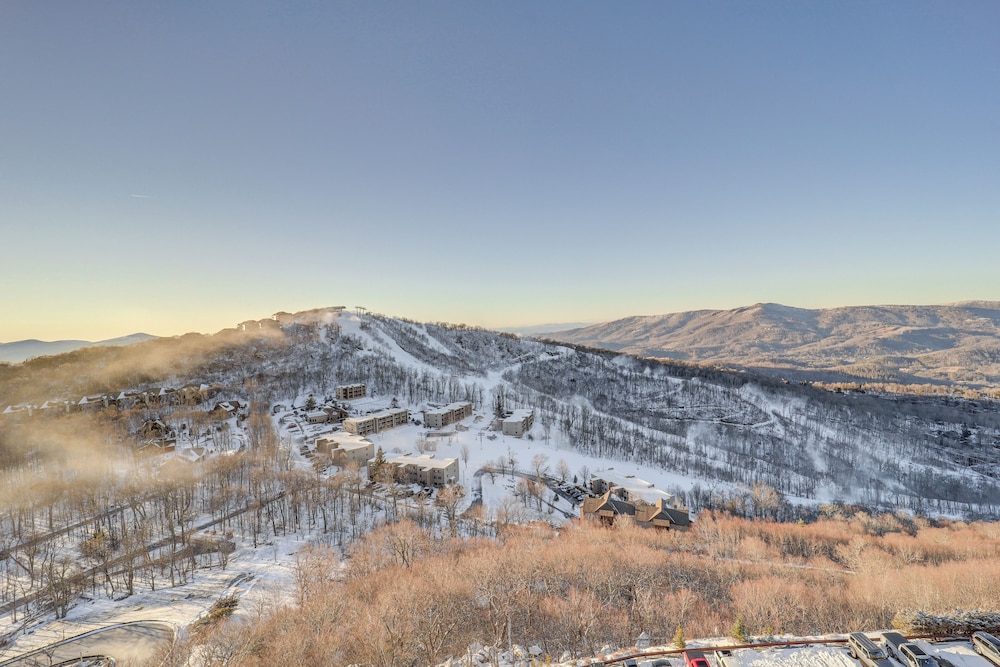 Slope Views & Ski In/out: Sugar Mtn Condo W/pool